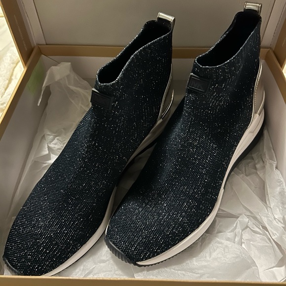 Women’s Bootie Michael Kors size 8 Blue New - Picture 1 of 7